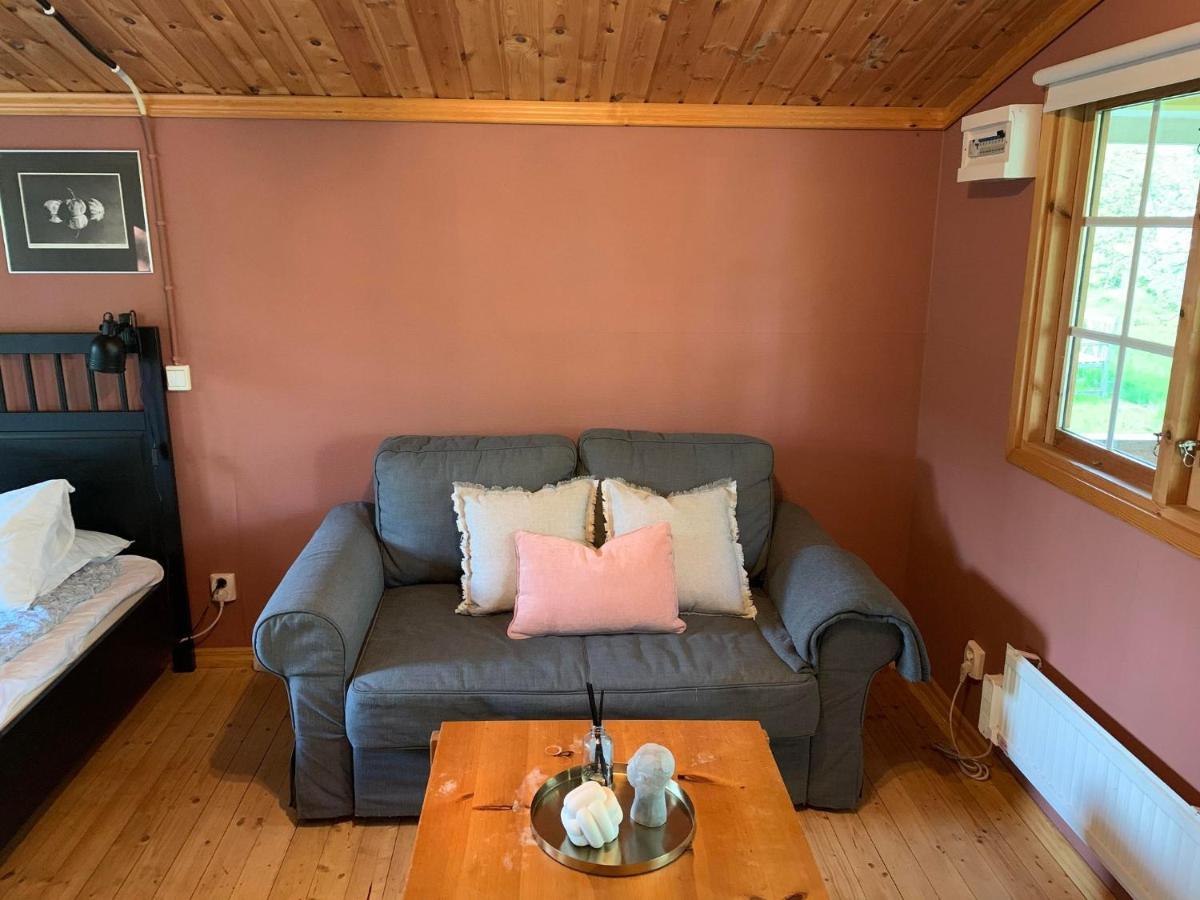 The Pink Cabin Tyfta Exterior photo
