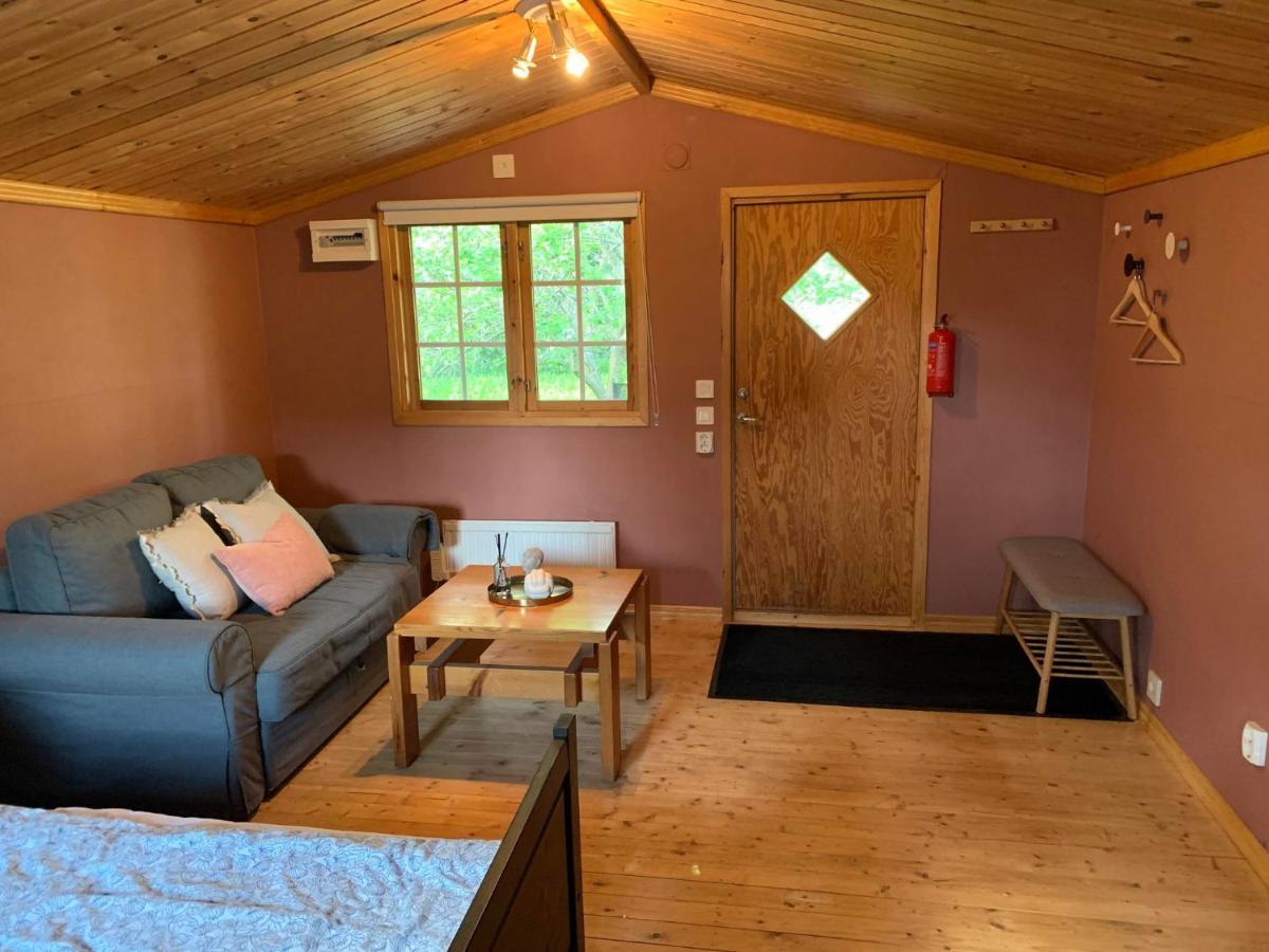 The Pink Cabin Tyfta Exterior photo