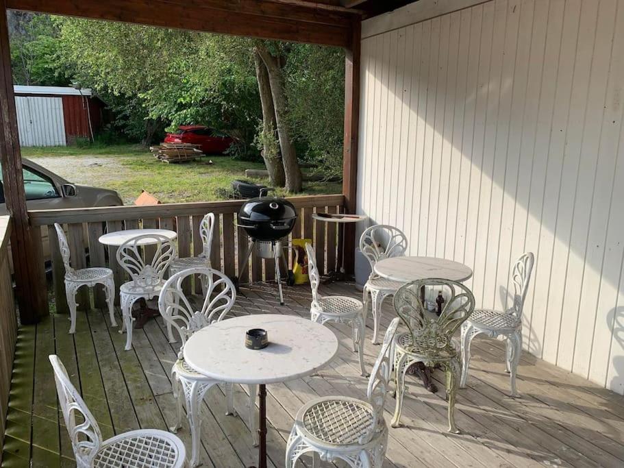 The Pink Cabin Tyfta Exterior photo